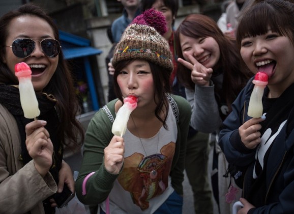 Na ovom japanskom festivalu veličina je ipak bitna!