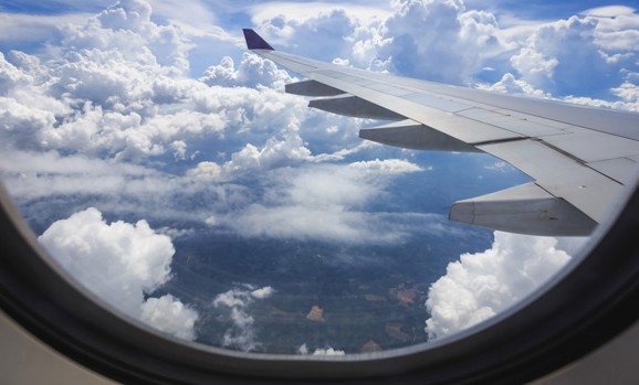 Zašto na avionskim prozorima postoji mala rupa?