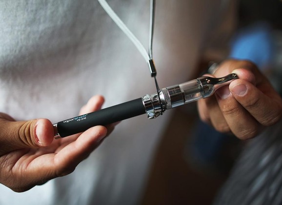 U Americi zabranjeno korišćenje e-cigareta u avionu