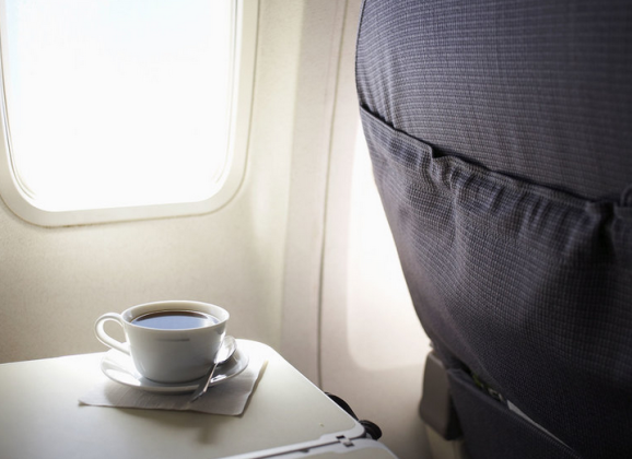 Zašto kafa u avionu ima tako čudan ukus?