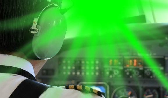 Optuženi zbog incidenta sa laserskom olovkom