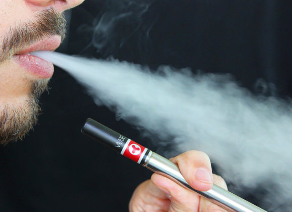 Opekao se na elektronsku cigaretu i podnosi tužbu