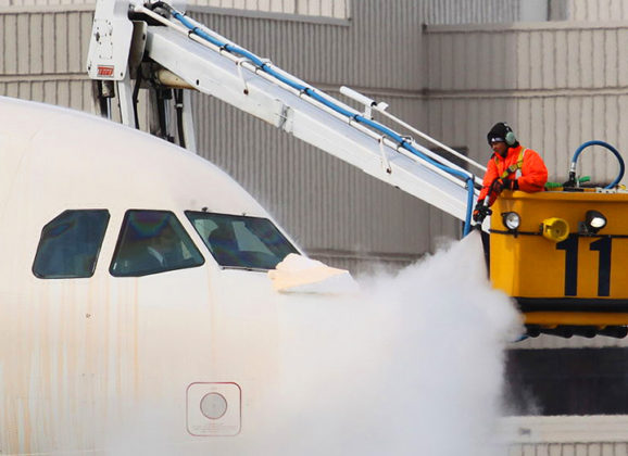 Čudna tehnika odmrzavanja aviona