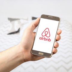 Zvezda serije Seks i grad vodič Airbnb-a u Njujorku