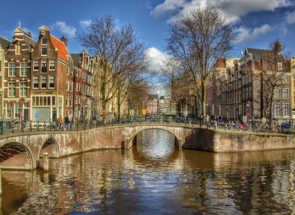 Amsterdam iz gradskog centra izbacuje turističke sadržaje