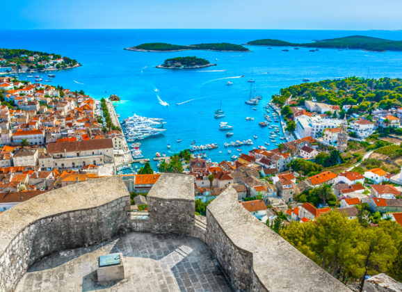 Ostrvo Hvar: Lako doć’, teško otić’