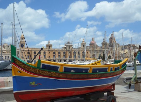 Malta: oker i plava, boje savršenog leta