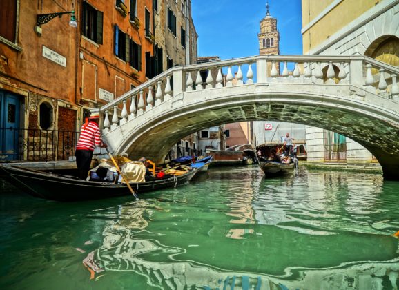 U Veneciji kazna za jedenje sendviča na ulici