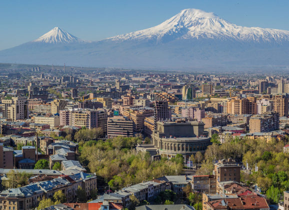 Jerevan, prestonica sa pogledom na Ararat