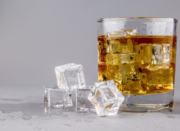 Da li alkohol treba proterati iz aviona i sa aerodroma