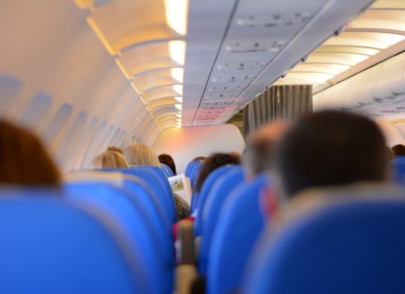 Ceo fudbalski tim izbačen iz aviona zbog pijanstva