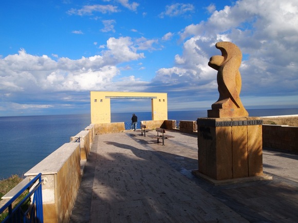Balestrate je ribarsko seoce na Siciliji koje tokom letnjih meseci postaje popularna turistička destinacija