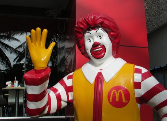 Amerikanac izgubi pasoš i uđe u… Mekdonalds!