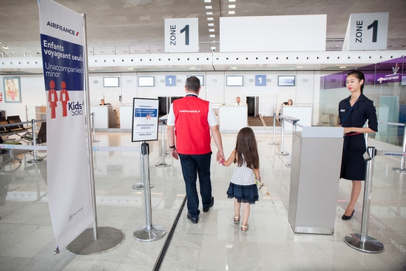 Osoblje Air France-a se brine o tome da deca bezbedno stignu na željenu destinaciju