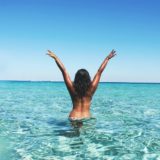 Zlatna pravila za ponašanje na nudističkoj plaži pomoći će vam da se osećate prijatno samo u svojoj koži