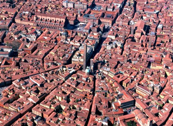 Bolonja – obrazovana, crvena i masna