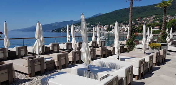 I plaža odiše luksuzom