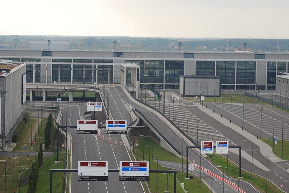 Berlin Brandenburg je najavljen pompezno, ali umesto 2011, njegovo otvaranje je zakazano za 2021.