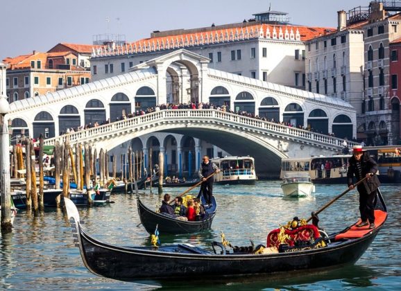 Turisti kažnjeni u Veneciji zbog kuvanja kafe na ulici