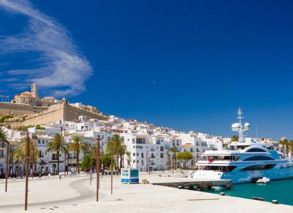Ibica – divlje žurke, idilične plaže i bogato nasleđe