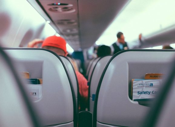 Skučena avio sedišta nisu problem samo putnicima