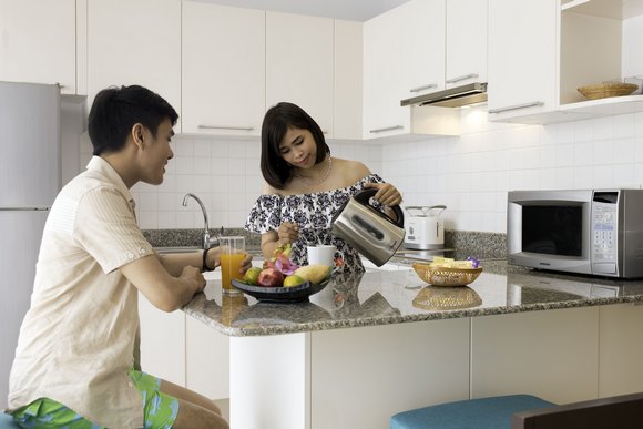 Apartmani sa jednom sobom imaju moderno opremljene kuhinje