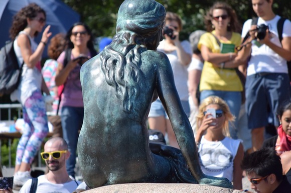 Simbol Kopenhagena je statua Male sirene
