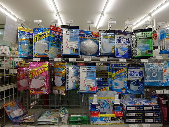 Japanci maske mogu da nose iz više razloga, a zaštita od zaraznih bolesti je samo jedan od njih