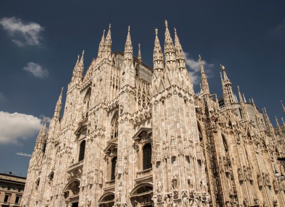 Provedite nedelju u Milanu – Andrea Bocelli u praznoj katedrali Duomo