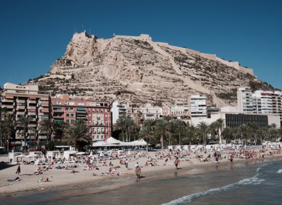 Određeni gradovi u Španiji uvode rezervaciju mesta na plaži