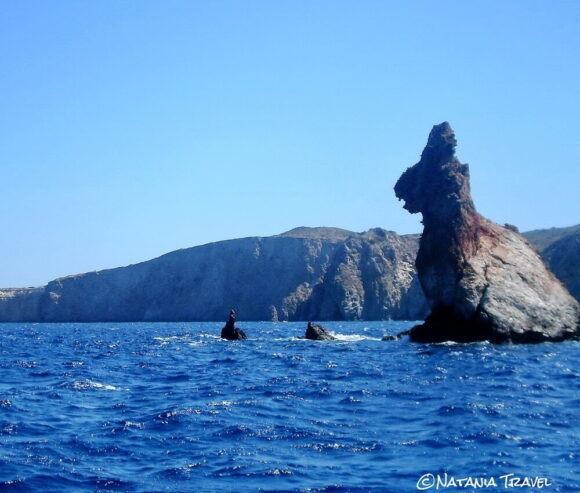 Stene Arkoudes su grupa malih stena na severnoj strani Milosa