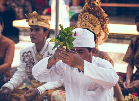 Bali – masovne molitve za ponovno otvaranje ostrva