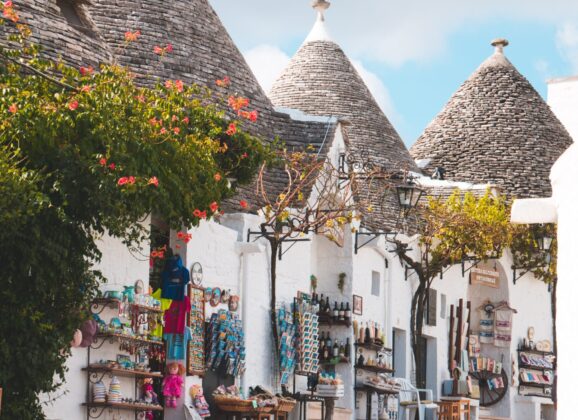 Alberobello – italijanski gradić iz bajke u kojem postoje najneobičnije kuće na svetu