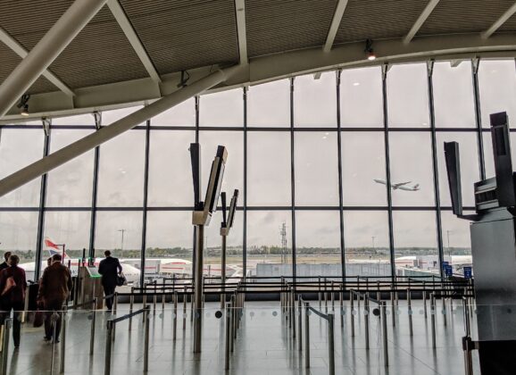 Brzi testovi na Covid-19 počinju da se koriste na aerodromu Heathrow