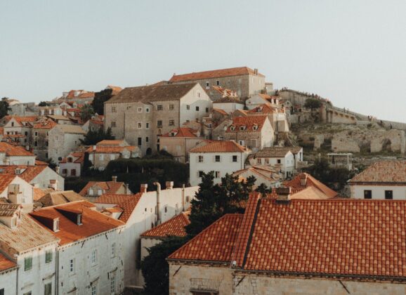 Destinacije koje su postale kultne zahvaljujući serijama i spotovima