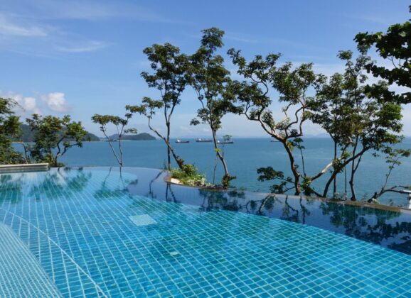 Tajland dočekao prvu grupu bogatih turista u okviru šeme „luksuzni vila-karantin“