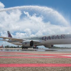 Qatar Airways sleteo na Puket – avion pozdravljen vodenim topovima