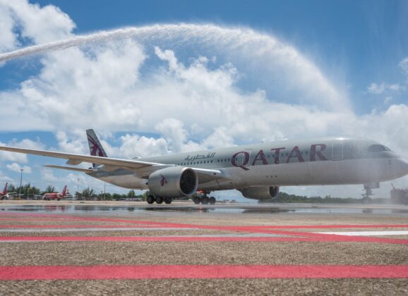 Qatar Airways sleteo na Puket – avion pozdravljen vodenim topovima