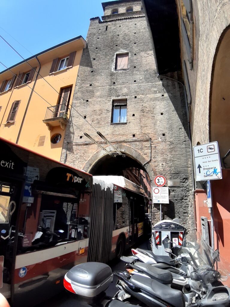 Bolonja saobraćaj