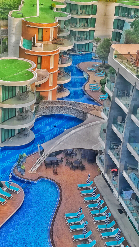 Phuket Twin Sends Resort