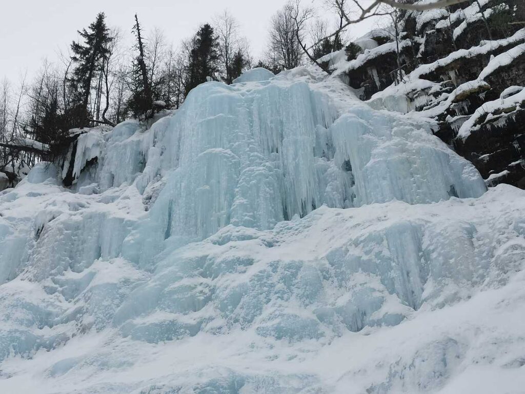 Laponija - zaleđeni vodopadi