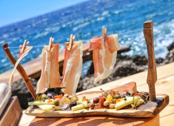 Beach bar „ŠANPJERIN“ – Nova hit destinacija na ostrvu Hvaru